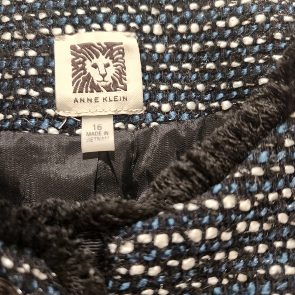 Anne Klein  Blue and White Tweed Jacket (16) - Picture 3 of 4